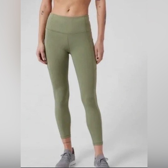 Athleta ULTIMATE STASH POCKET 7/8 TIGHT SIZE MED - Picture 1 of 7